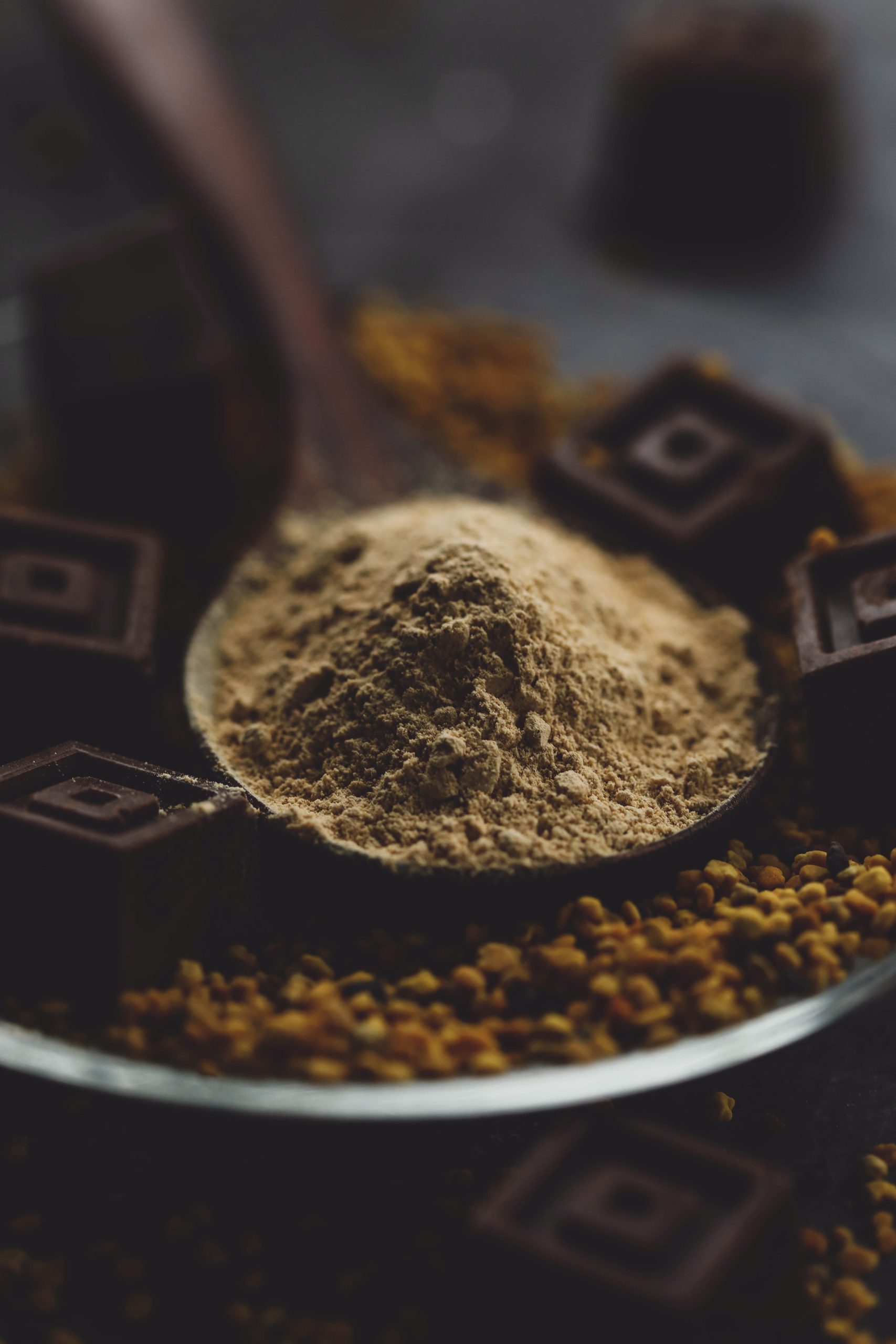 Maca powder, bee pollen and chocolate